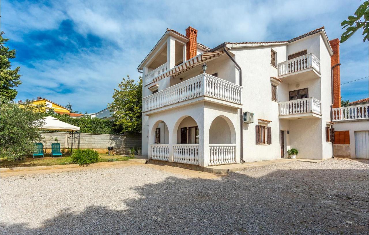 2 Bedroom Beautiful Apartment In Omišalj المظهر الخارجي الصورة