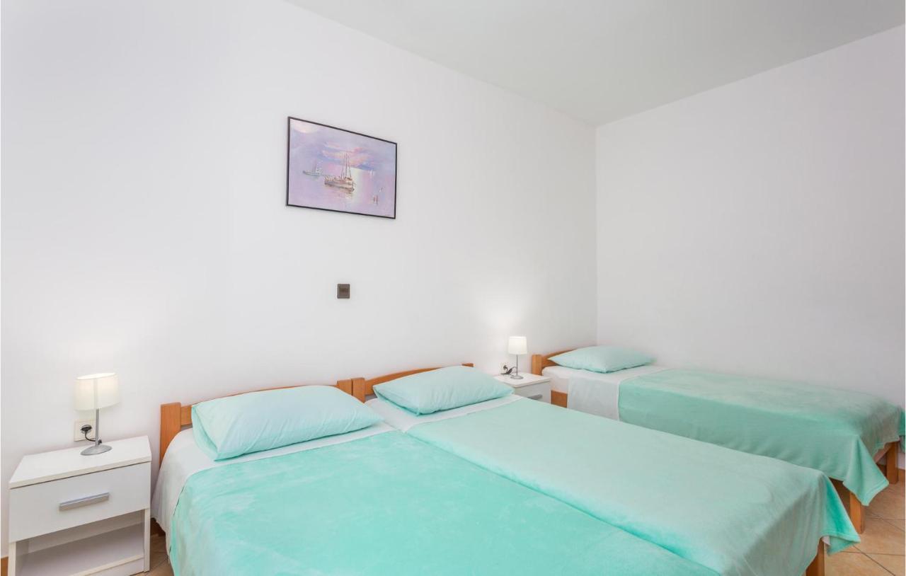 2 Bedroom Beautiful Apartment In Omišalj المظهر الخارجي الصورة