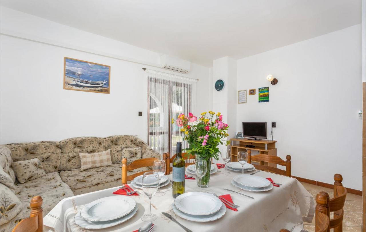 2 Bedroom Beautiful Apartment In Omišalj المظهر الخارجي الصورة
