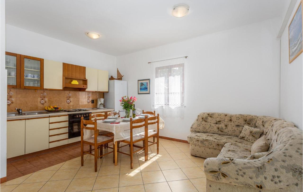 2 Bedroom Beautiful Apartment In Omišalj المظهر الخارجي الصورة
