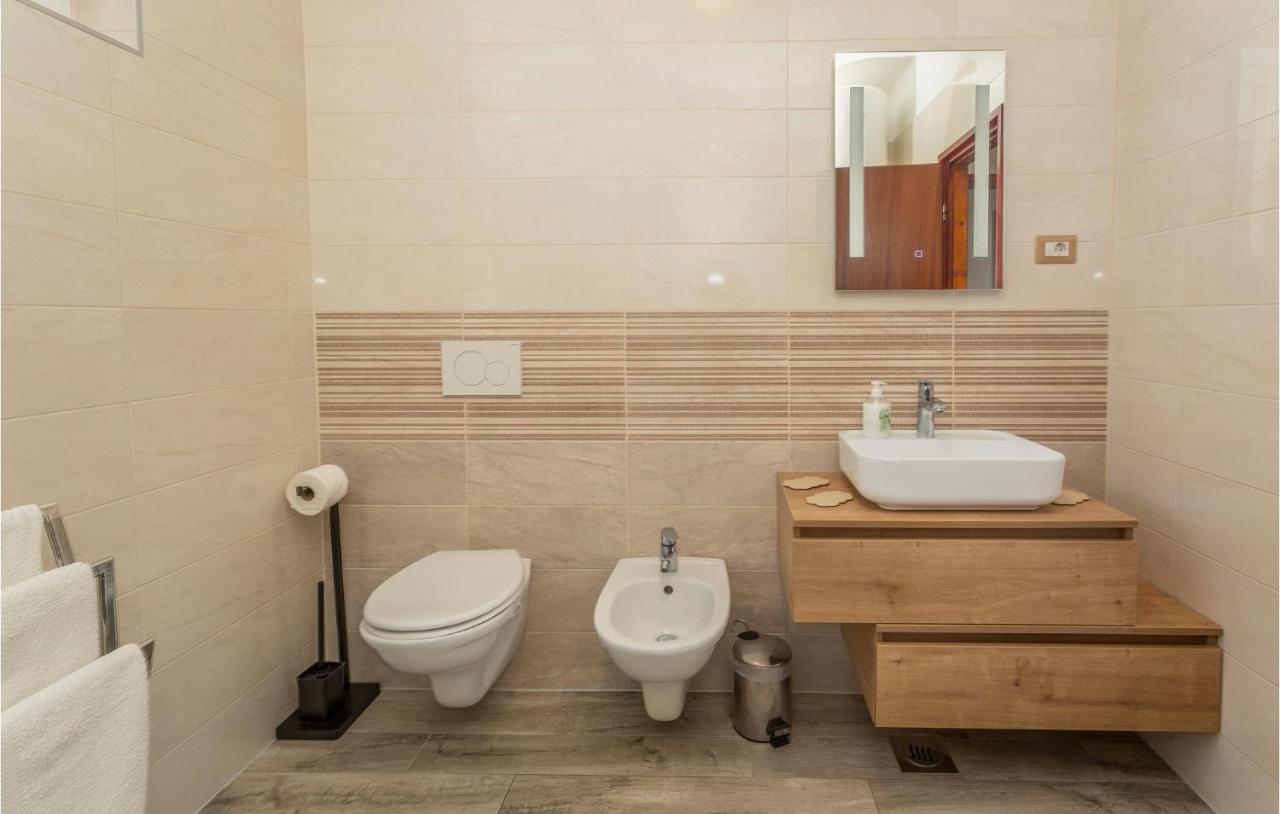 2 Bedroom Beautiful Apartment In Omišalj المظهر الخارجي الصورة