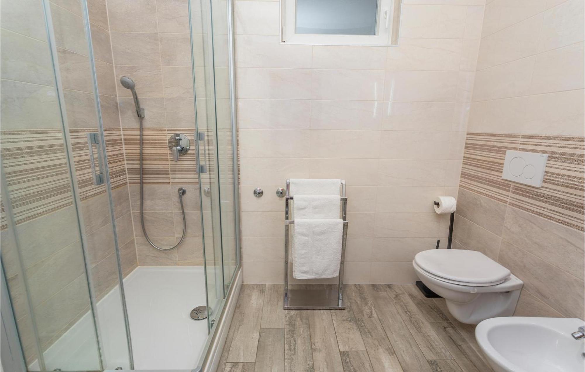 2 Bedroom Beautiful Apartment In Omišalj المظهر الخارجي الصورة