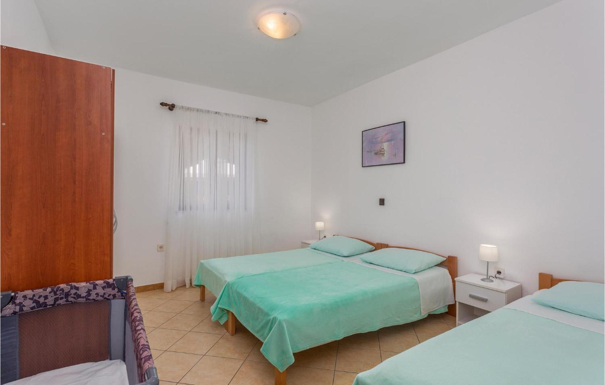2 Bedroom Beautiful Apartment In Omišalj المظهر الخارجي الصورة