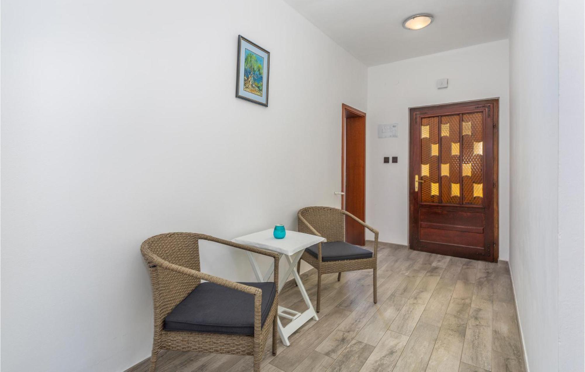 2 Bedroom Beautiful Apartment In Omišalj المظهر الخارجي الصورة