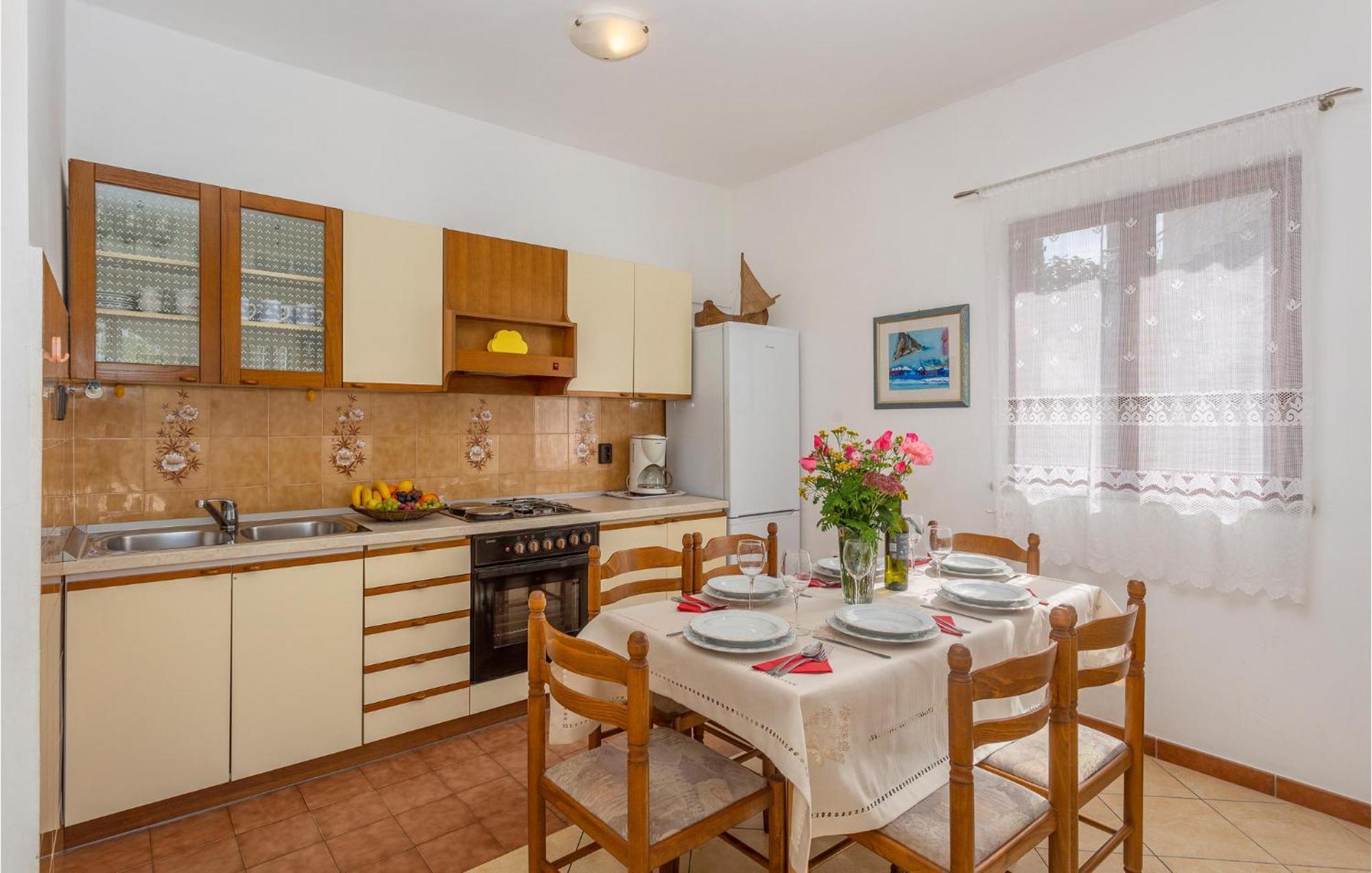 2 Bedroom Beautiful Apartment In Omišalj المظهر الخارجي الصورة